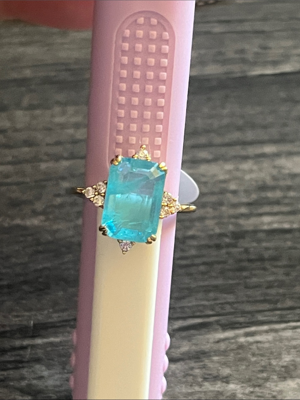 Bomb Party NWT ‘The Everlie’ Color Changing Ring - Picture 3 of 4